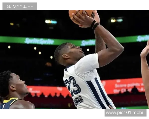 杨瀚森在开拓者对阵灰熊的比赛中，具体的争议判罚是哪些？